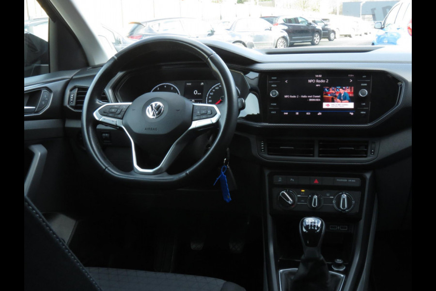 Volkswagen T-Cross 1.0 TSI Life | APPLE CARPLAY | LM VELGEN | DAB+ | ADAPTIVE CRUISE CONTROL | PARKEERSENSORS | BLIND SPOT |