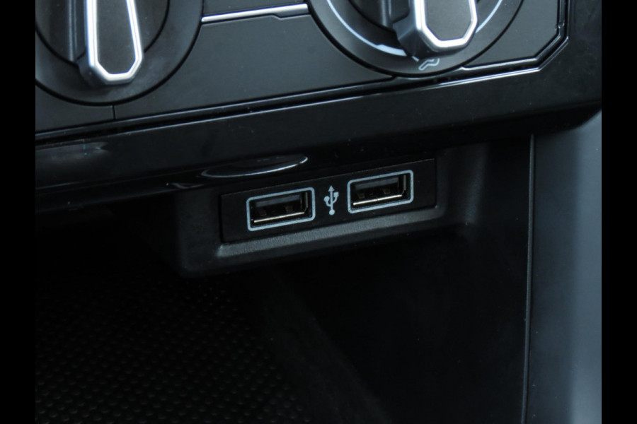 Volkswagen T-Cross 1.0 TSI Life | APPLE CARPLAY | LM VELGEN | DAB+ | ADAPTIVE CRUISE CONTROL | PARKEERSENSORS | BLIND SPOT |