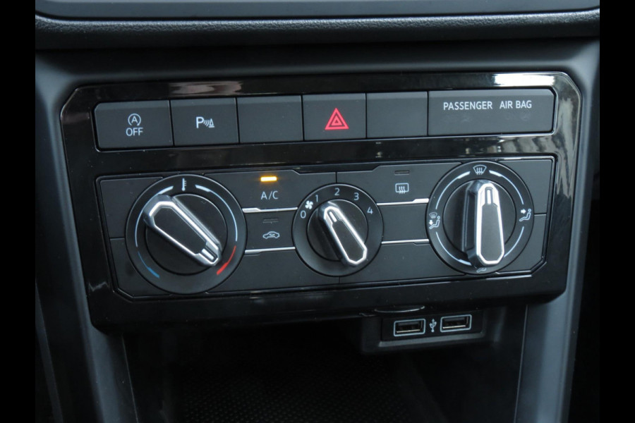 Volkswagen T-Cross 1.0 TSI Life | APPLE CARPLAY | LM VELGEN | DAB+ | ADAPTIVE CRUISE CONTROL | PARKEERSENSORS | BLIND SPOT |