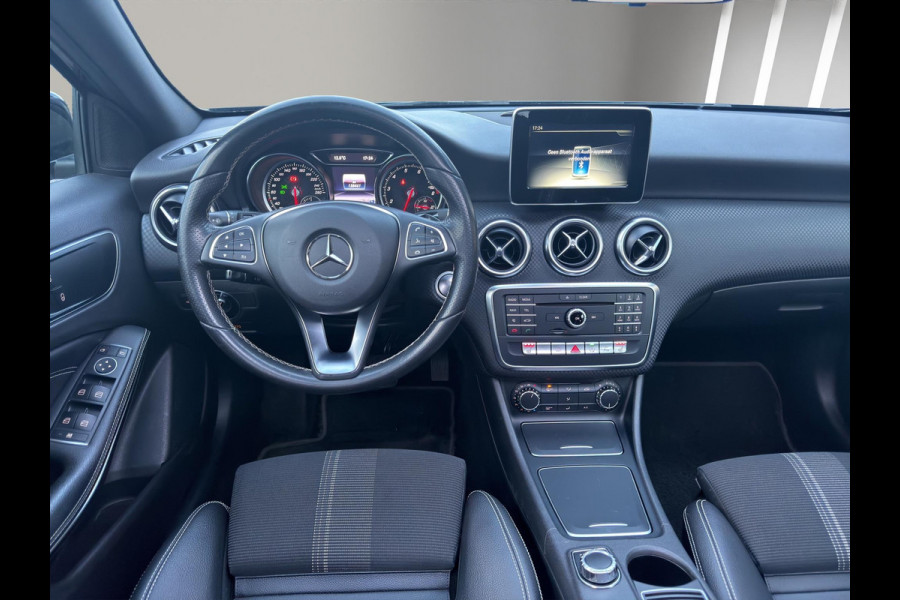 Mercedes-Benz A-Klasse A 180 Urban PANO Automaat Stoelverwarming 1e Eigenaar