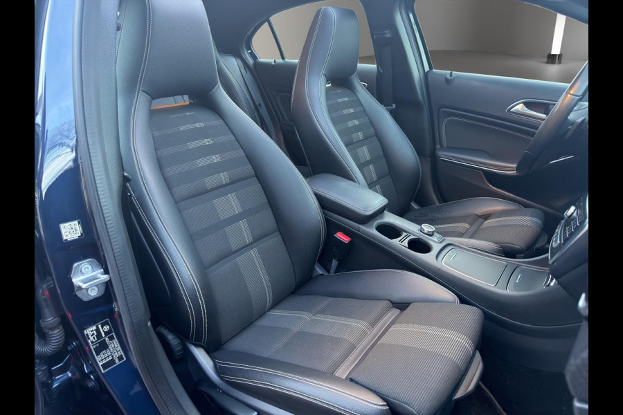 Mercedes-Benz A-Klasse A 180 Urban PANO Automaat Stoelverwarming 1e Eigenaar