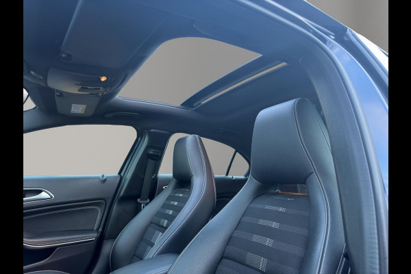 Mercedes-Benz A-Klasse A 180 Urban PANO Automaat Stoelverwarming 1e Eigenaar