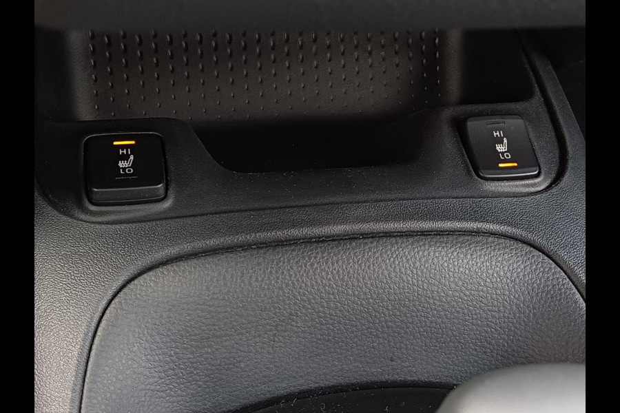 Toyota Corolla Touring Sports Hybrid 140 Active Bi-Tone Stuur-& Stoelverwarming | Apple carplay/Android auto | adaptieve cruise control
