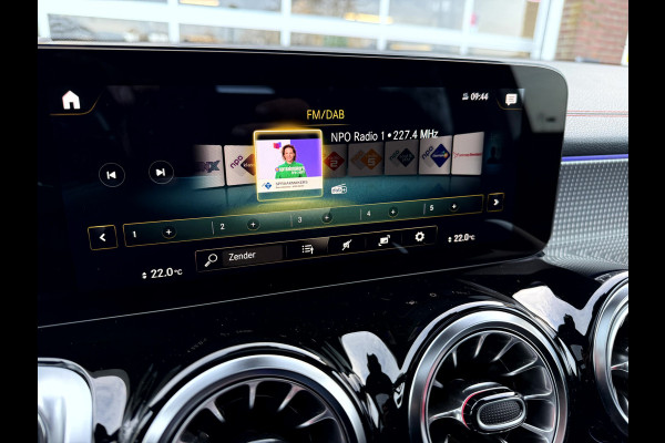 Mercedes-Benz EQB 300 4MATIC AMG Line 7-Persoons Panoramadak, 360 camera