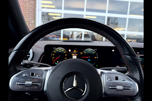 Mercedes-Benz EQB 300 4MATIC AMG Line 7-Persoons Panoramadak, 360 camera
