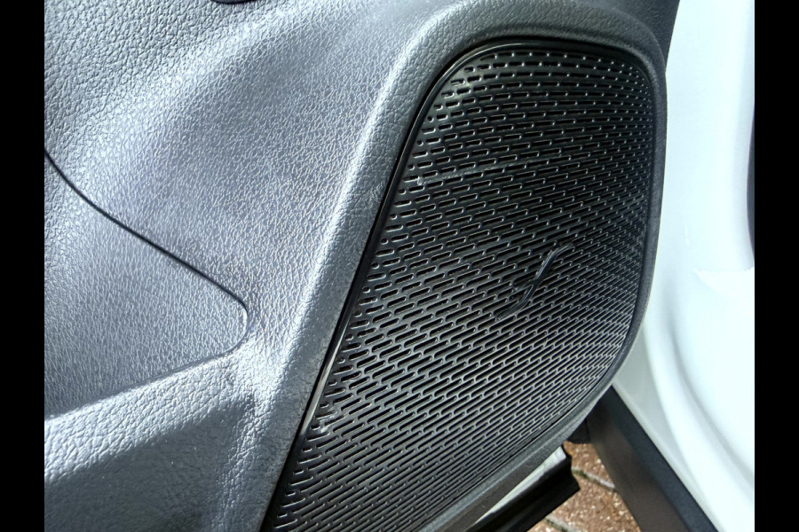 Mercedes-Benz EQB 300 4MATIC AMG Line 7-Persoons Panoramadak, 360 camera