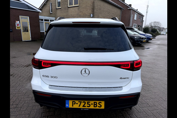Mercedes-Benz EQB 300 4MATIC AMG Line 7-Persoons Panoramadak, 360 camera