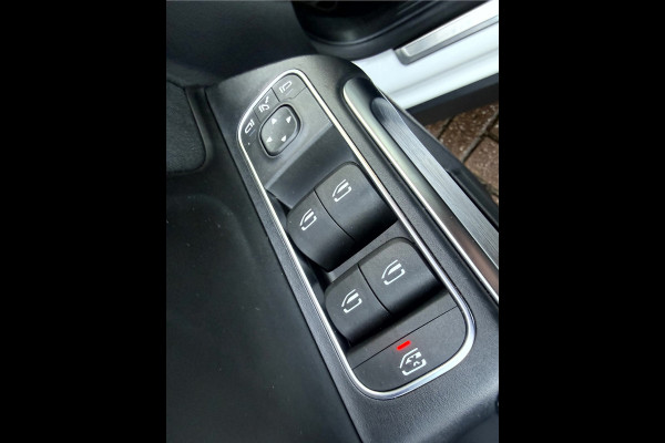 Mercedes-Benz EQB 300 4MATIC AMG Line 7-Persoons Panoramadak, 360 camera