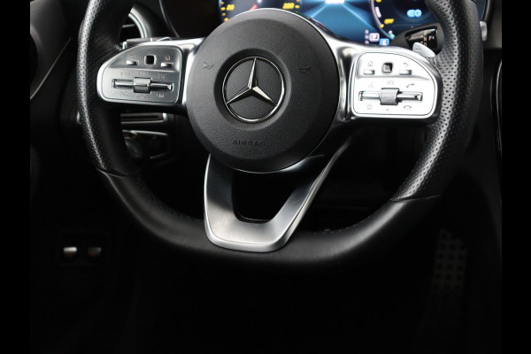 Mercedes-Benz C-Klasse 300e AMG | Panoramadak | 360 Camera | Stoelverwarming | Leder/Alcantara | Carplay | Sfeerverlichting | Park Assist | Navigatie | Full LED | PHEV | Plug In