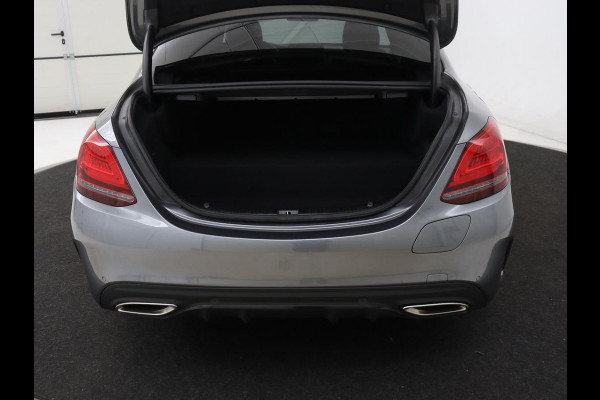 Mercedes-Benz C-Klasse 300e AMG | Panoramadak | 360 Camera | Stoelverwarming | Leder/Alcantara | Carplay | Sfeerverlichting | Park Assist | Navigatie | Full LED | PHEV | Plug In
