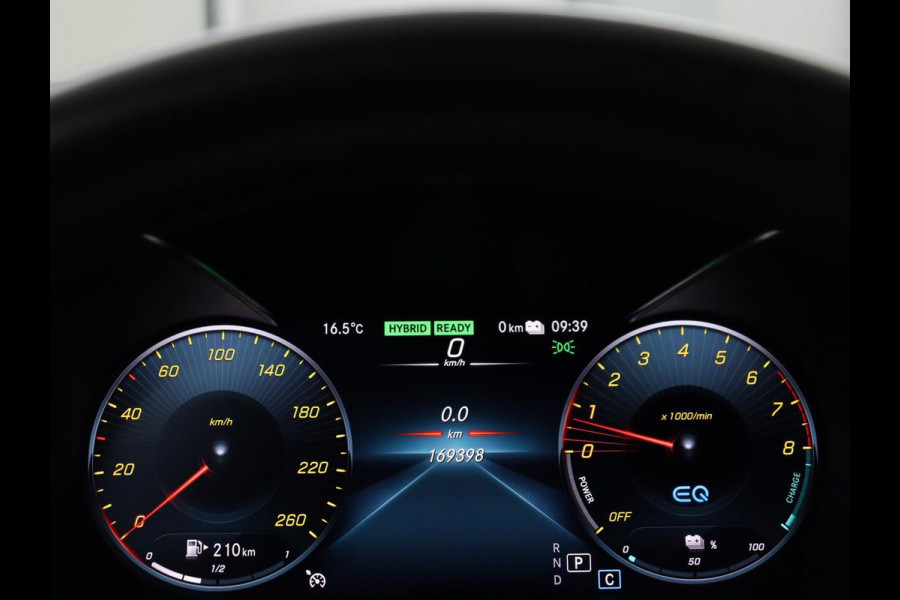 Mercedes-Benz C-Klasse 300e AMG | Panoramadak | 360 Camera | Stoelverwarming | Leder/Alcantara | Carplay | Sfeerverlichting | Park Assist | Navigatie | Full LED | PHEV | Plug In