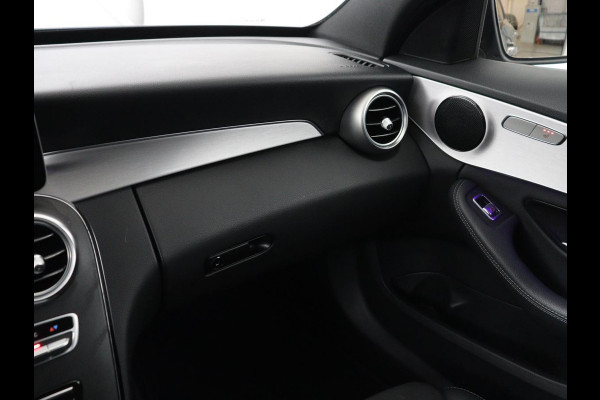 Mercedes-Benz C-Klasse 300e AMG | Panoramadak | 360 Camera | Stoelverwarming | Leder/Alcantara | Carplay | Sfeerverlichting | Park Assist | Navigatie | Full LED | PHEV | Plug In