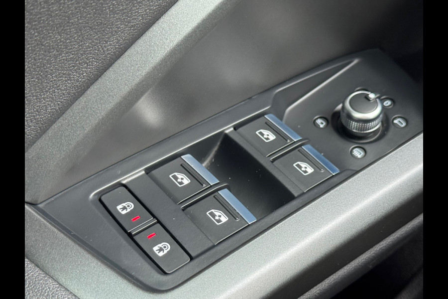 Audi Q3 45 TFSI e S-Line Edition * Navigatie * Stoelverwarming * Side Assist * Adaptieve Cruise Control *