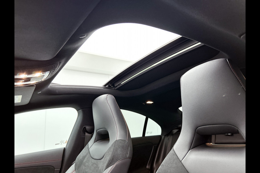 Mercedes-Benz CLA-Klasse 180 AMG Line  Panoramadakj | 5 spaaks lichtmetalen velgen | Navigatie | Parking support met 360 grade camera Inclusief 24 maanden Mercedes-Benz Certified garantie voor Europa.