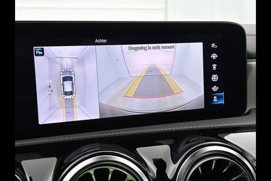 Mercedes-Benz CLA-Klasse 180 AMG Line  Panoramadakj | 5 spaaks lichtmetalen velgen | Navigatie | Parking support met 360 grade camera Inclusief 24 maanden Mercedes-Benz Certified garantie voor Europa.