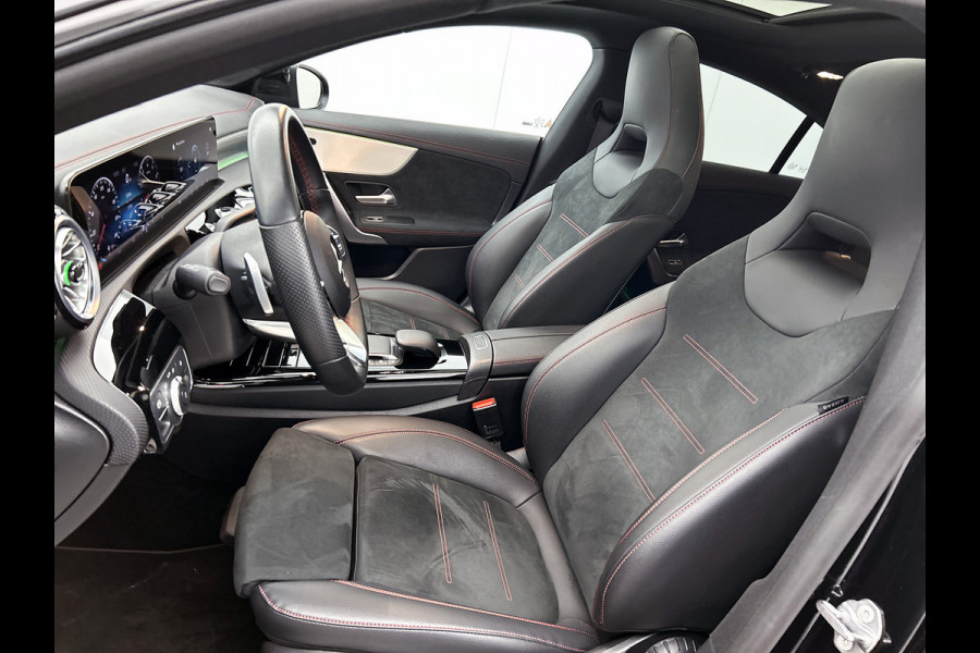 Mercedes-Benz CLA-Klasse 180 AMG Line  Panoramadakj | 5 spaaks lichtmetalen velgen | Navigatie | Parking support met 360 grade camera Inclusief 24 maanden Mercedes-Benz Certified garantie voor Europa.