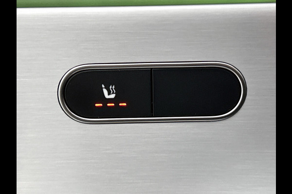 Mercedes-Benz CLA-Klasse 180 AMG Line  Panoramadakj | 5 spaaks lichtmetalen velgen | Navigatie | Parking support met 360 grade camera Inclusief 24 maanden Mercedes-Benz Certified garantie voor Europa.