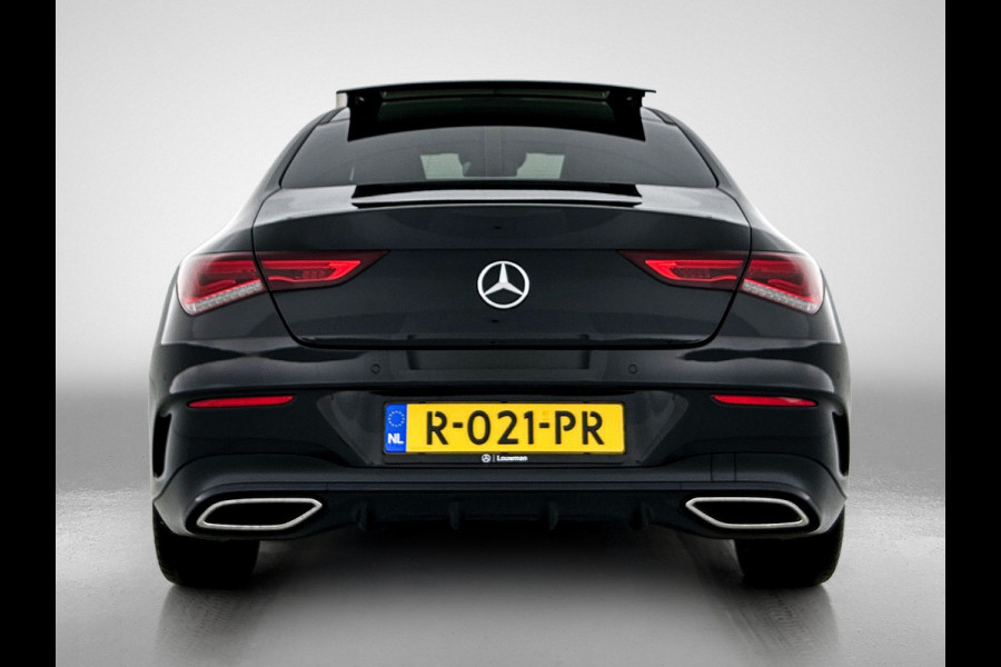 Mercedes-Benz CLA-Klasse 180 AMG Line  Panoramadakj | 5 spaaks lichtmetalen velgen | Navigatie | Parking support met 360 grade camera Inclusief 24 maanden Mercedes-Benz Certified garantie voor Europa.