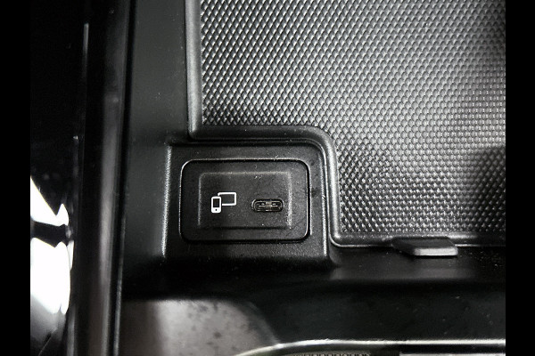 Mercedes-Benz CLA-Klasse 180 AMG Line  Panoramadakj | 5 spaaks lichtmetalen velgen | Navigatie | Parking support met 360 grade camera Inclusief 24 maanden Mercedes-Benz Certified garantie voor Europa.