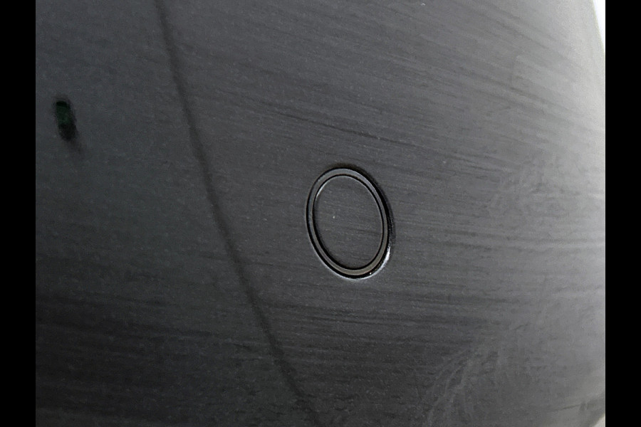 Mercedes-Benz CLA-Klasse 180 AMG Line  Panoramadakj | 5 spaaks lichtmetalen velgen | Navigatie | Parking support met 360 grade camera Inclusief 24 maanden Mercedes-Benz Certified garantie voor Europa.