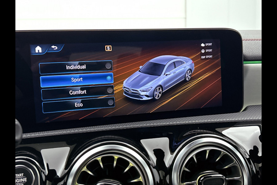 Mercedes-Benz CLA-Klasse 180 AMG Line  Panoramadakj | 5 spaaks lichtmetalen velgen | Navigatie | Parking support met 360 grade camera Inclusief 24 maanden Mercedes-Benz Certified garantie voor Europa.