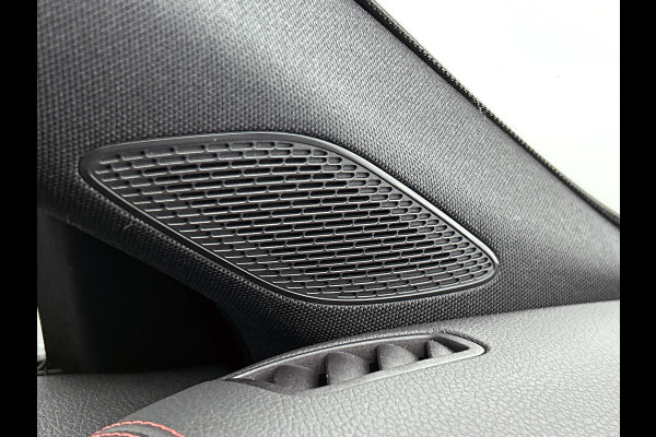 Mercedes-Benz CLA-Klasse 180 AMG Line  Panoramadakj | 5 spaaks lichtmetalen velgen | Navigatie | Parking support met 360 grade camera Inclusief 24 maanden Mercedes-Benz Certified garantie voor Europa.