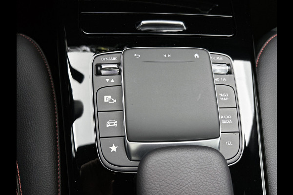 Mercedes-Benz CLA-Klasse 180 AMG Line  Panoramadakj | 5 spaaks lichtmetalen velgen | Navigatie | Parking support met 360 grade camera Inclusief 24 maanden Mercedes-Benz Certified garantie voor Europa.