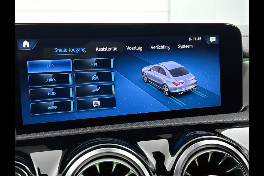 Mercedes-Benz CLA-Klasse 180 AMG Line  Panoramadakj | 5 spaaks lichtmetalen velgen | Navigatie | Parking support met 360 grade camera Inclusief 24 maanden Mercedes-Benz Certified garantie voor Europa.
