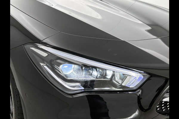 Mercedes-Benz CLA-Klasse 180 AMG Line  Panoramadakj | 5 spaaks lichtmetalen velgen | Navigatie | Parking support met 360 grade camera Inclusief 24 maanden Mercedes-Benz Certified garantie voor Europa.