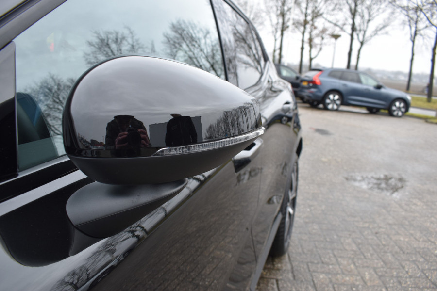 Volvo EX30 Extended Range 272PK Black Edition 69 kWh | H&K | 20" LMV | Elektr. Stoel | ACC | Camera | Blis