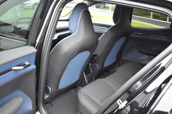 Volvo EX30 Extended Range 272PK Black Edition 69 kWh | H&K | 20" LMV | Elektr. Stoel | ACC | Camera | Blis