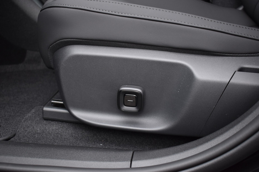 Volvo EX30 Extended Range 272PK Black Edition 69 kWh | H&K | 20" LMV | Elektr. Stoel | ACC | Camera | Blis