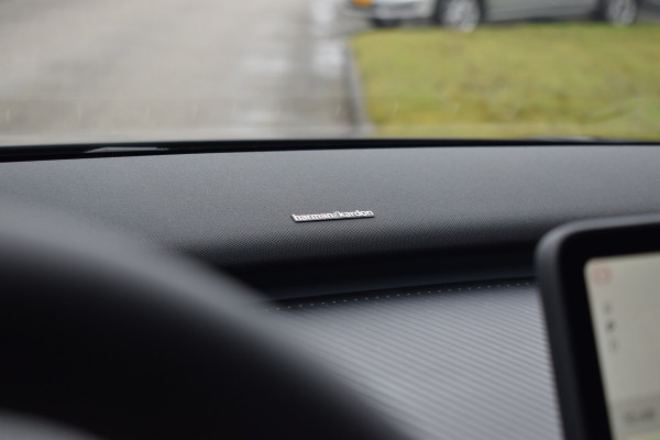 Volvo EX30 Extended Range 272PK Black Edition 69 kWh | H&K | 20" LMV | Elektr. Stoel | ACC | Camera | Blis