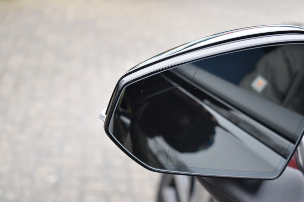 Volvo EX30 Extended Range 272PK Black Edition 69 kWh | H&K | 20" LMV | Elektr. Stoel | ACC | Camera | Blis