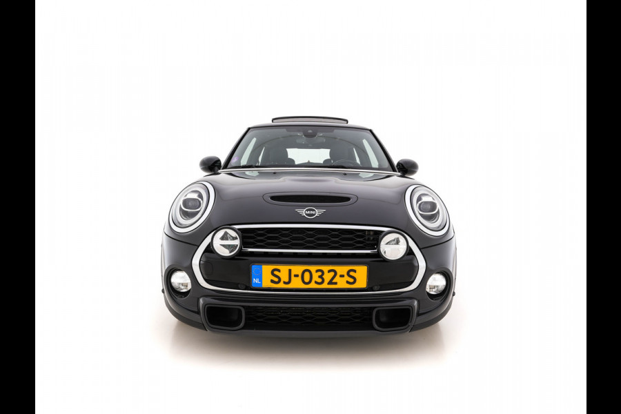 MINI Mini 2.0 Cooper S Chili JCW-Sport-Pack Aut. *PANO | LEATHER | HEAD-UP | HARMAN/KARDON | FULL-LED | JCW-EXHAUST | DAB+ | KEYLESS | NAVI-FULLMAP | CAMERA | CRUISE | AMBIENTLIGHT | SHIFTPADDLES | SPORTSEATS | UNION-JACK | 19"ALU*