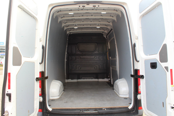Volkswagen Crafter 35t 2.0 TDI L3H3 > Leer/Navi/Trekhaak/parkeersensoren...