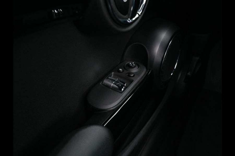 MINI Mini 2.0 Cooper S Chili JCW-Sport-Pack Aut. *PANO | LEATHER | HEAD-UP | HARMAN/KARDON | FULL-LED | JCW-EXHAUST | DAB+ | KEYLESS | NAVI-FULLMAP | CAMERA | CRUISE | AMBIENTLIGHT | SHIFTPADDLES | SPORTSEATS | UNION-JACK | 19"ALU*