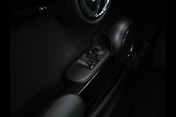 MINI Mini 2.0 Cooper S Chili JCW-Sport-Pack Aut. *PANO | LEATHER | HEAD-UP | HARMAN/KARDON | FULL-LED | JCW-EXHAUST | DAB+ | KEYLESS | NAVI-FULLMAP | CAMERA | CRUISE | AMBIENTLIGHT | SHIFTPADDLES | SPORTSEATS | UNION-JACK | 19"ALU*