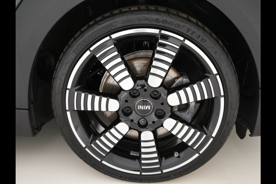 MINI Mini 2.0 Cooper S Chili JCW-Sport-Pack Aut. *PANO | LEATHER | HEAD-UP | HARMAN/KARDON | FULL-LED | JCW-EXHAUST | DAB+ | KEYLESS | NAVI-FULLMAP | CAMERA | CRUISE | AMBIENTLIGHT | SHIFTPADDLES | SPORTSEATS | UNION-JACK | 19"ALU*