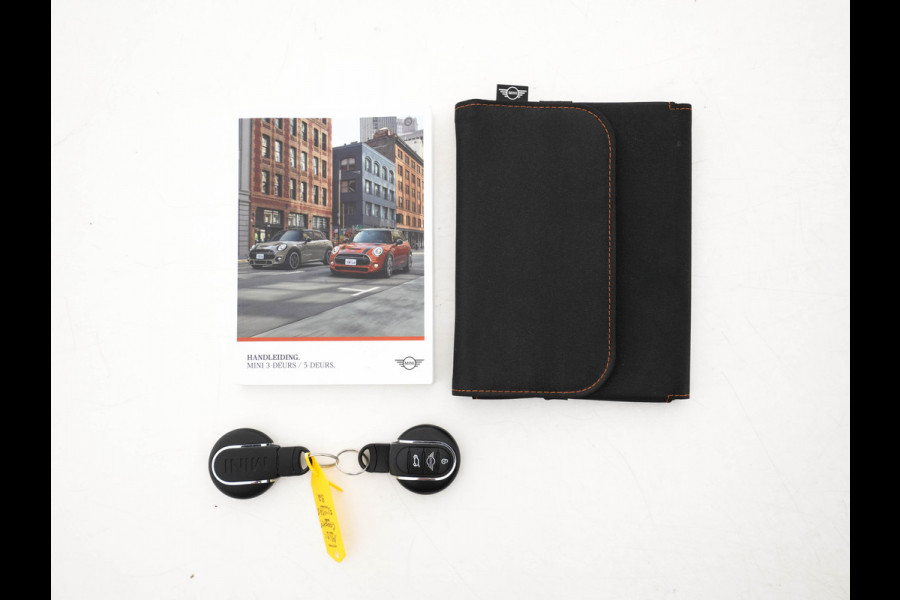 MINI Mini 2.0 Cooper S Chili JCW-Sport-Pack Aut. *PANO | LEATHER | HEAD-UP | HARMAN/KARDON | FULL-LED | JCW-EXHAUST | DAB+ | KEYLESS | NAVI-FULLMAP | CAMERA | CRUISE | AMBIENTLIGHT | SHIFTPADDLES | SPORTSEATS | UNION-JACK | 19"ALU*