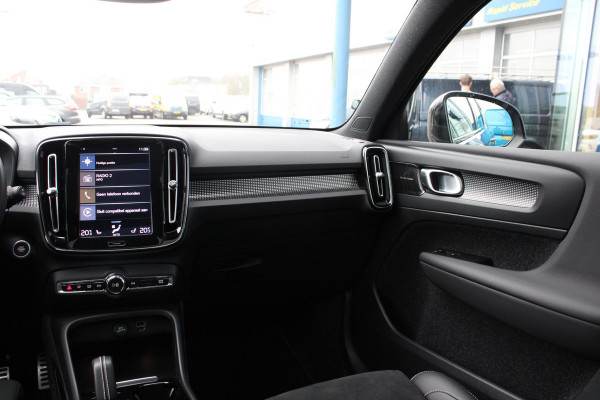 Volvo XC40 1.5 T5 Recharge R-Design | Harman/Kardon | Adaptive Cruise Control | Stoelverwarming | Panorama Dak | Camera | Navigatie | Lederen Bekleding | Electrische Klep |