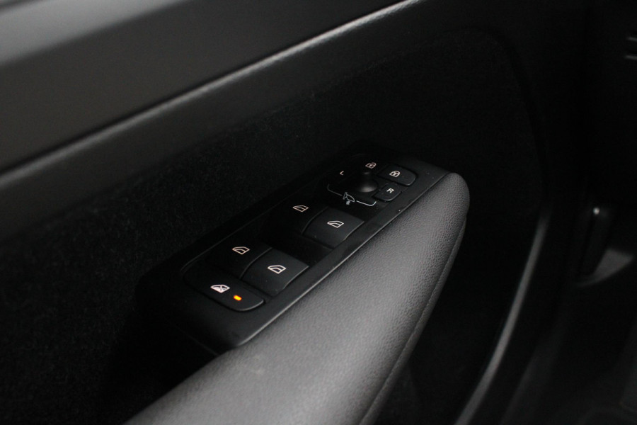 Volvo XC40 1.5 T5 Recharge R-Design | Harman/Kardon | Adaptive Cruise Control | Stoelverwarming | Panorama Dak | Camera | Navigatie | Lederen Bekleding | Electrische Klep |