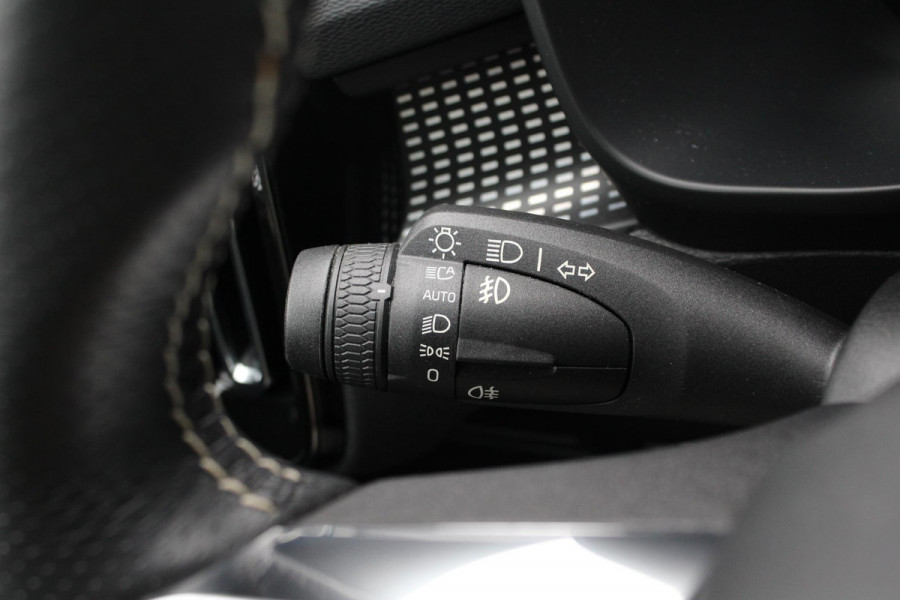 Volvo XC40 1.5 T5 Recharge R-Design | Harman/Kardon | Adaptive Cruise Control | Stoelverwarming | Panorama Dak | Camera | Navigatie | Lederen Bekleding | Electrische Klep |