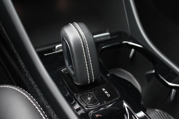 Volvo XC40 1.5 T5 Recharge R-Design | Harman/Kardon | Adaptive Cruise Control | Stoelverwarming | Panorama Dak | Camera | Navigatie | Lederen Bekleding | Electrische Klep |