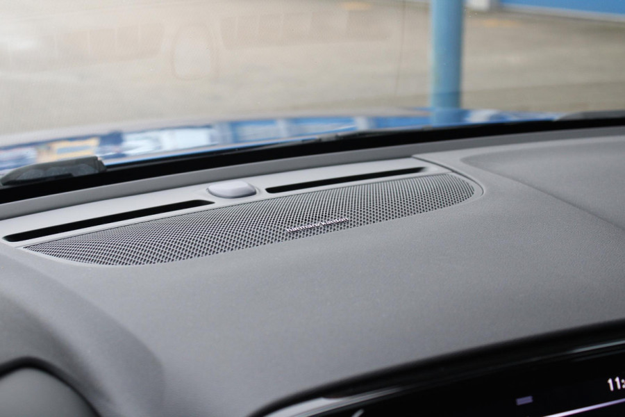 Volvo XC40 1.5 T5 Recharge R-Design | Harman/Kardon | Adaptive Cruise Control | Stoelverwarming | Panorama Dak | Camera | Navigatie | Lederen Bekleding | Electrische Klep |