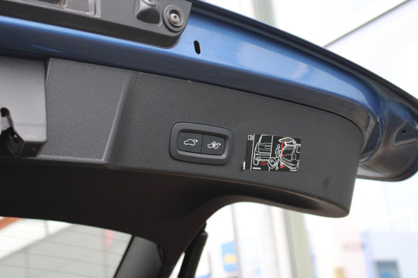 Volvo XC40 1.5 T5 Recharge R-Design | Harman/Kardon | Adaptive Cruise Control | Stoelverwarming | Panorama Dak | Camera | Navigatie | Lederen Bekleding | Electrische Klep |