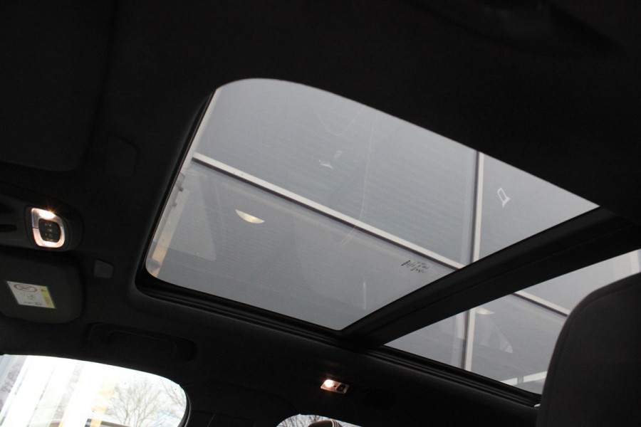 Volvo XC40 1.5 T5 Recharge R-Design | Harman/Kardon | Adaptive Cruise Control | Stoelverwarming | Panorama Dak | Camera | Navigatie | Lederen Bekleding | Electrische Klep |