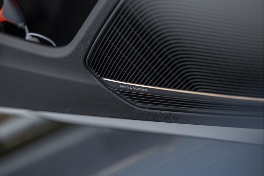 Audi A4 Avant 2.0 TFSI 190pk S-line Pano 19" B&O Virtual