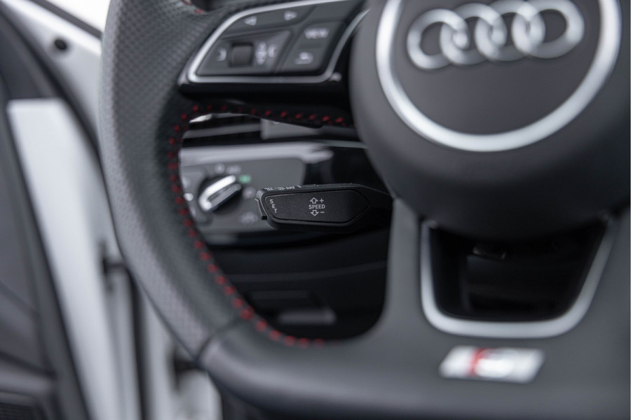 Audi A4 Avant 2.0 TFSI 190pk S-line Pano 19" B&O Virtual