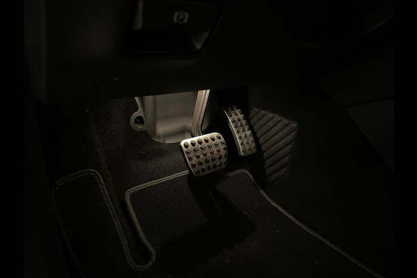 Mercedes-Benz CLA-Klasse 200 AMG LINE PANO AIRCO CLIMA NAVI CRUISE BLUETOOTH CAMERA AMBI LIGHT STOELVERW TREKHAAK PRIVACYGLAS